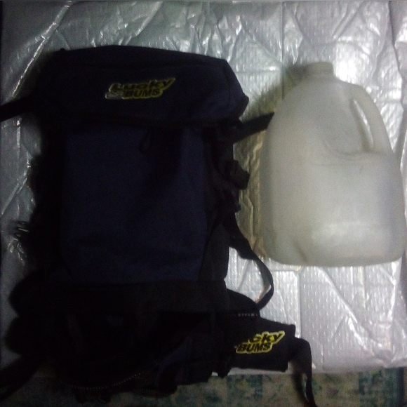 RARE--Lucky-Bums- Hiking BackPack for Kids/Teens plus hydration reservoir. - Picture 14 of 16